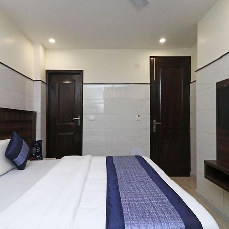 Hotel Usa New Delhi Buitenkant foto