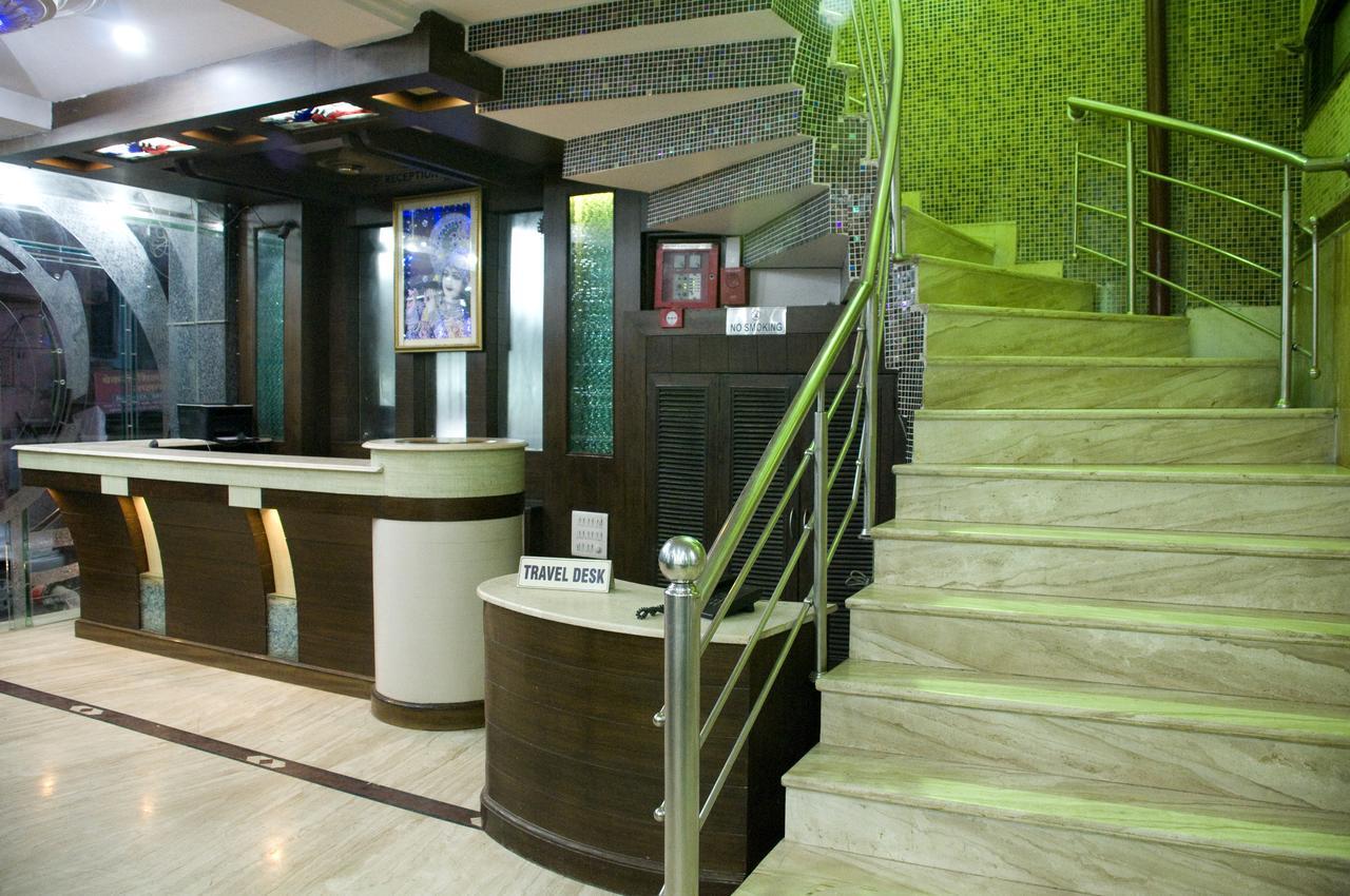 Hotel Usa New Delhi Buitenkant foto