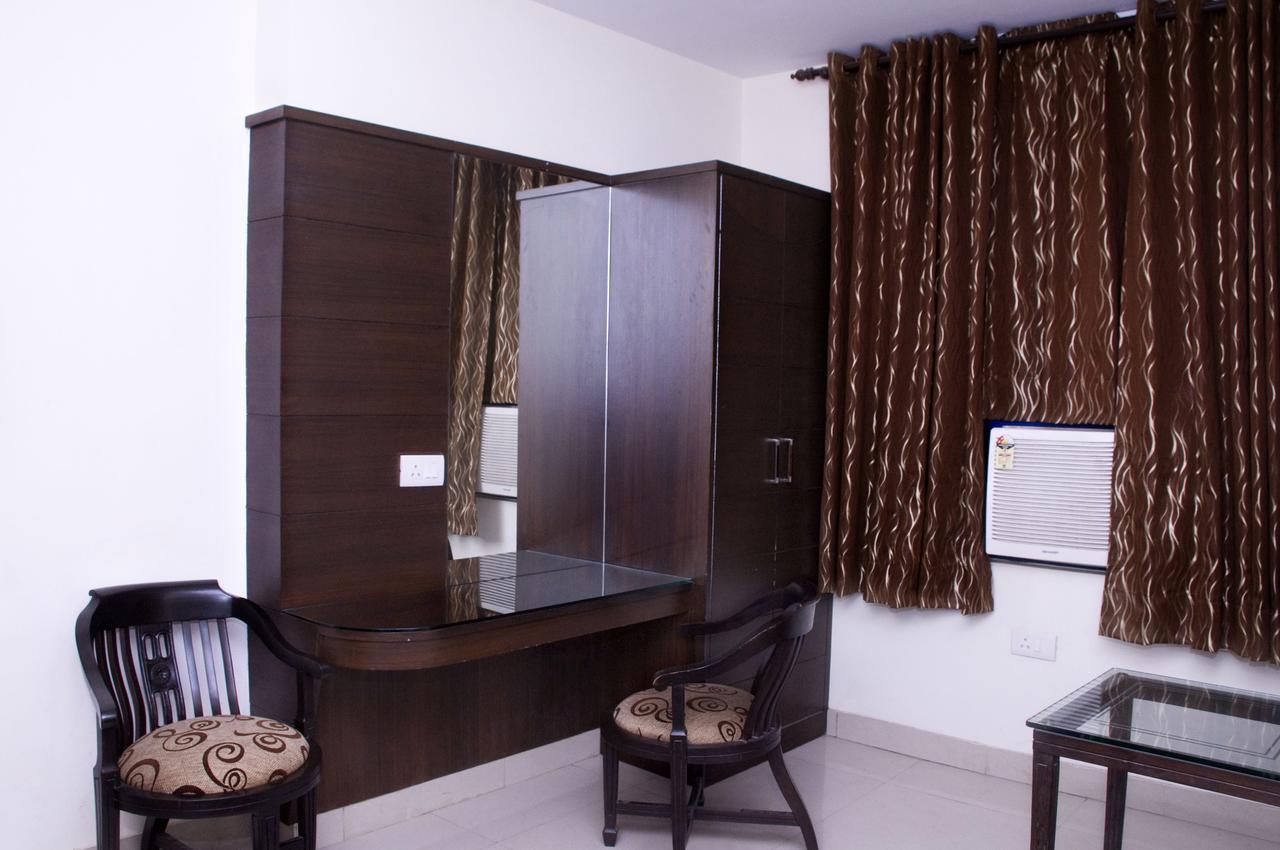 Hotel Usa New Delhi Buitenkant foto
