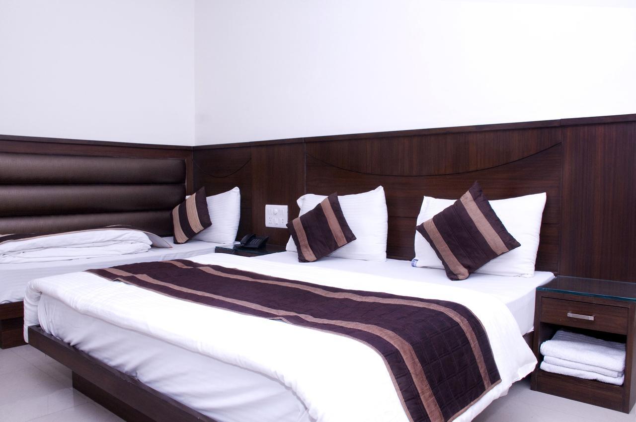 Hotel Usa New Delhi Buitenkant foto